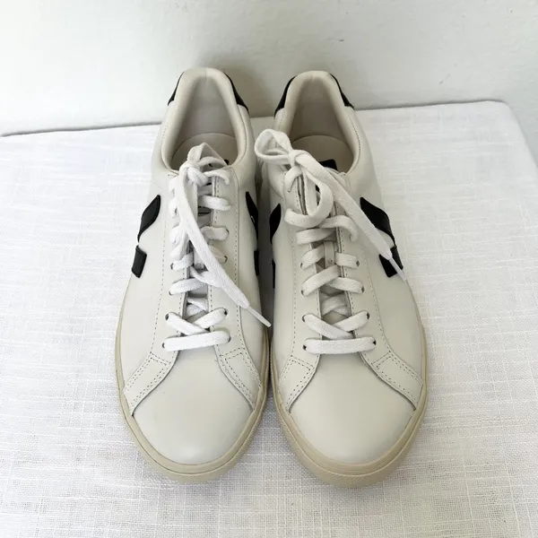 Veja Esplar Sneakers in Black & White - Image 4