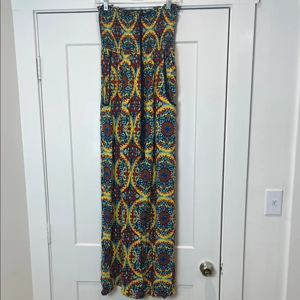Band of gypsies Boho Patterned halter Maxi dress in Yellow and Blue size medium - Image 2