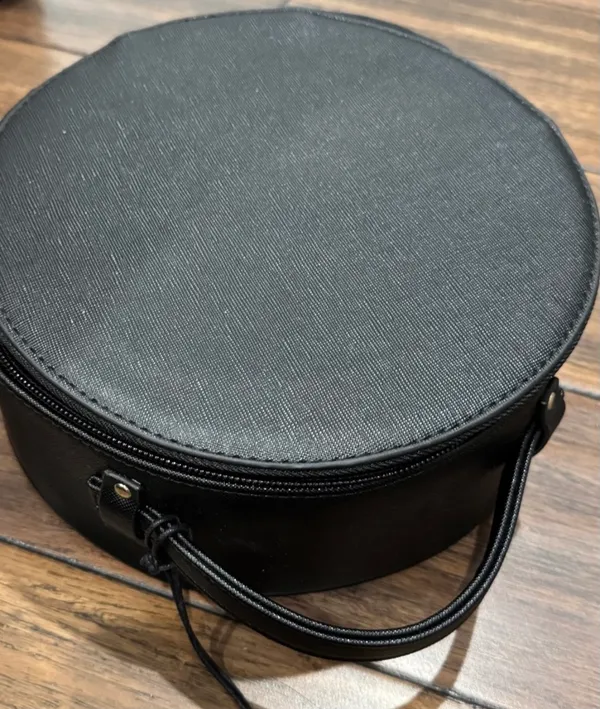 Hudson + Bleecker Preto Nomad Black Round Travel Kit Case - Image 5