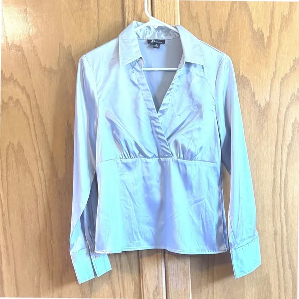AB Studio‎ Satin Blouse Women Size M Silver Excellent V-Neck Long Sleeve - Image 2