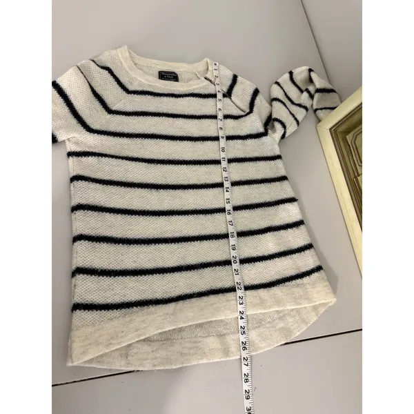 Abercrombie & Fitch Cream White Navy Blue Fuzzy Knit Minimalist Preppy Sweater S - Image 5