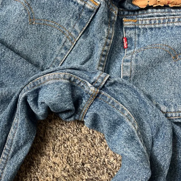 Levi’s Mid Wash High Rise Denim Mom Jean - Image 9