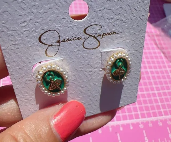 Jessica Simpson Earrings gold tone pearls around green ballerina stubs - Image 3