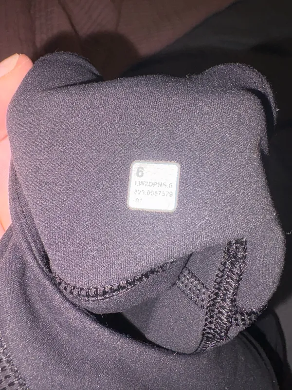 lululemon black sports bra - Image 4
