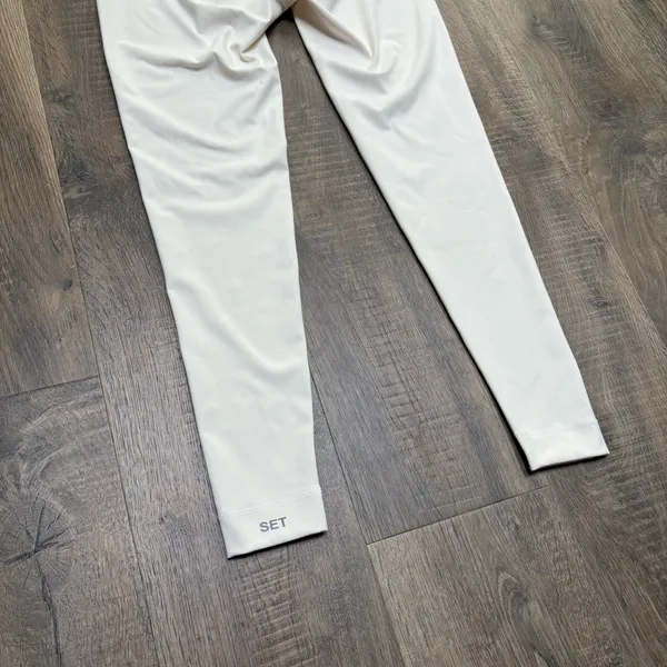 Set Active cream colored high-rise leggings size large - Image 6