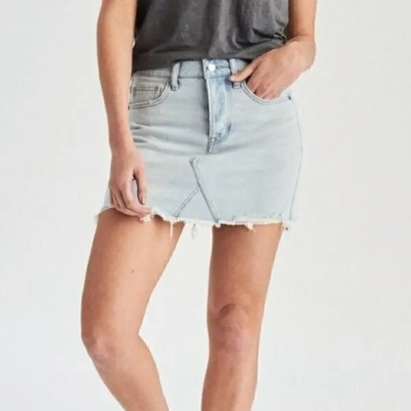 American Eagle Women's Size 2 Denim Mini Skirt Cut Off Light Wash Distressed - Image 2