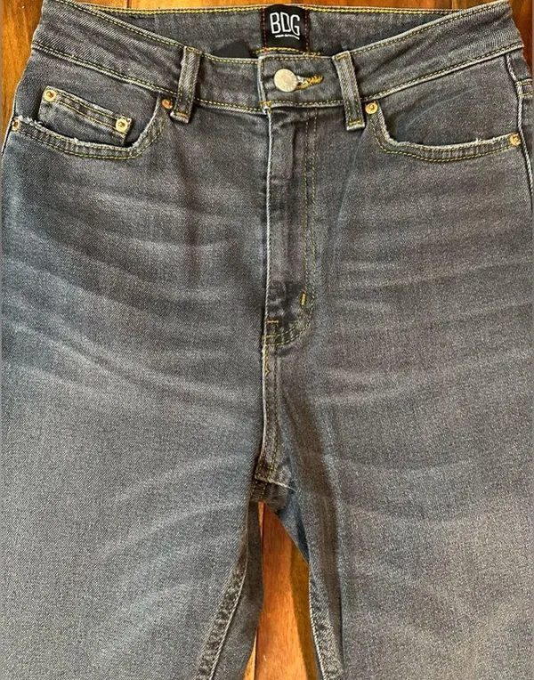 BDG Girlfriend Highrise Straight Leg Jeans - An Urban Outfitters Brand - Image 2