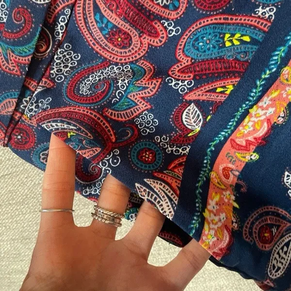LOFT Women's Navy Paisley Print Belted Shorts‎ Size 2 - Image 3
