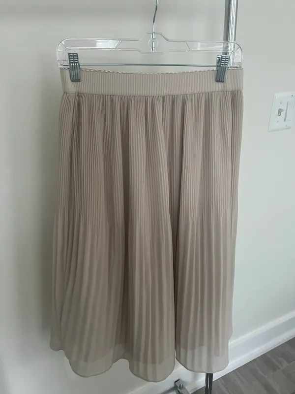Womens Champagne Midi Length Pleated Skirt In Size Small - Image 5