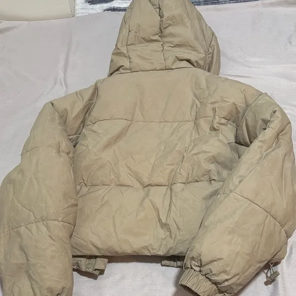 Zara Women's Beige Hooded Puffer Jacket - Image 10