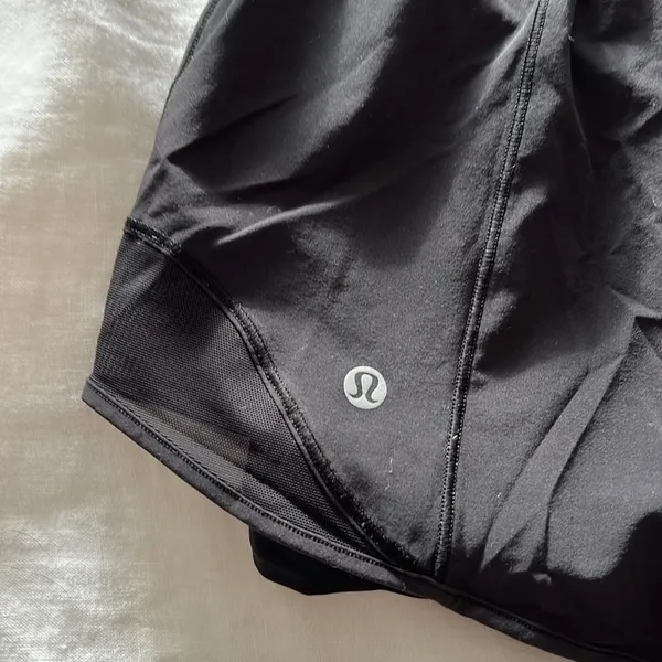 Lululemon Hotty Hot HR Naked Shorts Black 2.5” Size 12 - Image 5