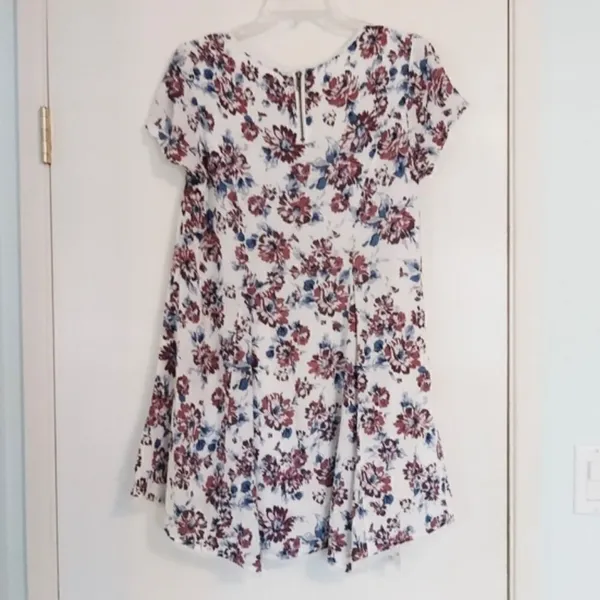 Urban Outfitters Silence + Noise White Floral Short Sleeve Swing Mini Dress - Image 4
