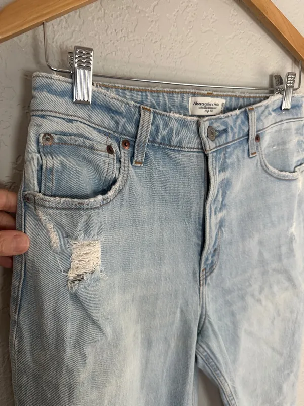 NEW Abercrombie & Fitch High Rise Light Blue Distressed Jeans Size 28 / 6 Curve - Image 4