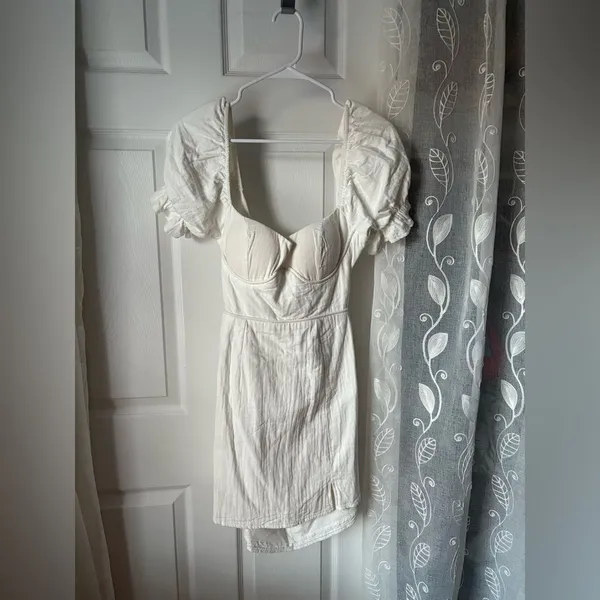New NWT Here Comes the Sun mini dress back cutout puffy sleeves babydoll size M - Image 3