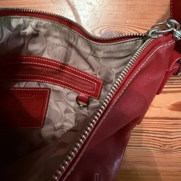 VTG Coach Slim Legacy‎ Shoulder Bag Purse Red Leather 9326 Pristine Inside EUC - Image 15