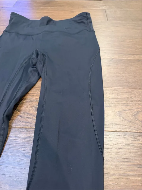 Lululemon High Rise Black Athletic Cropped Legging Size 8 - C11-517 - Image 2
