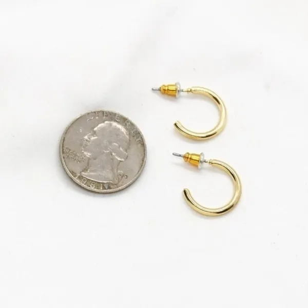 Caitlyn Gold Hoop earrings - Image 2