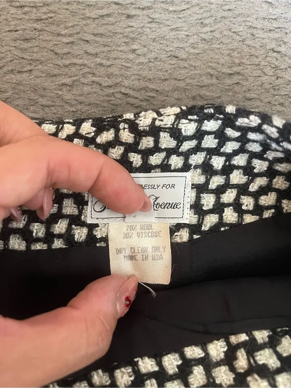 Saks Fifth Avenue Black and White Textured Pencil Skirt - Image 3