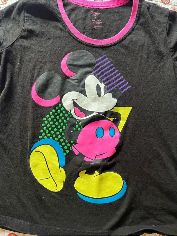 Official Disney Parks 80s Retro Mickey Mouse Shirt size medium - Image 2