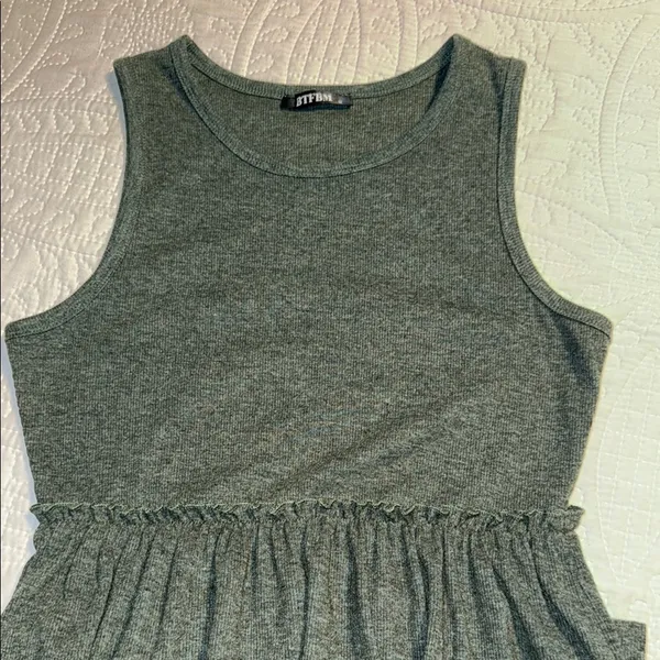 Olive Green Sleeveless Dress Size M - Image 3