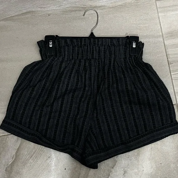 101. Majorelle by revolve sz xs paperbag high waisted womens shorts - Image 2
