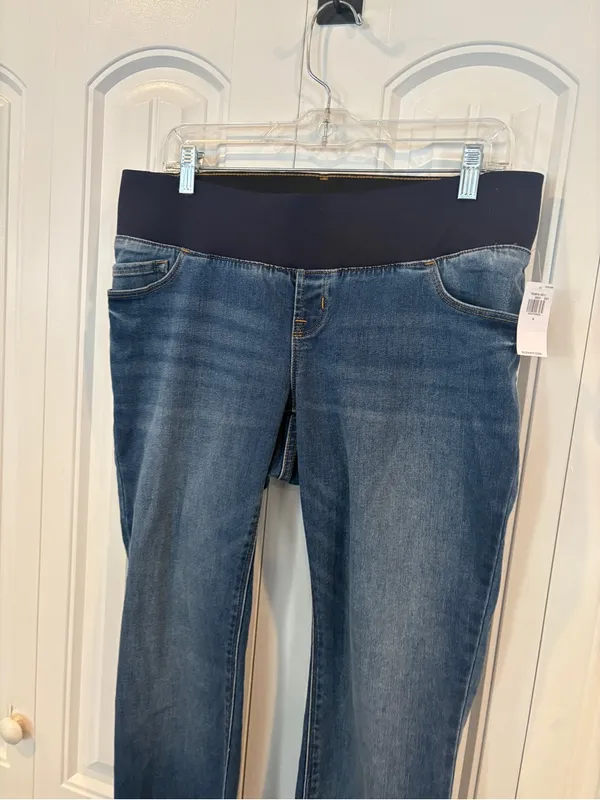 Old navy straight leg maternity jeans size 8 - Image 3