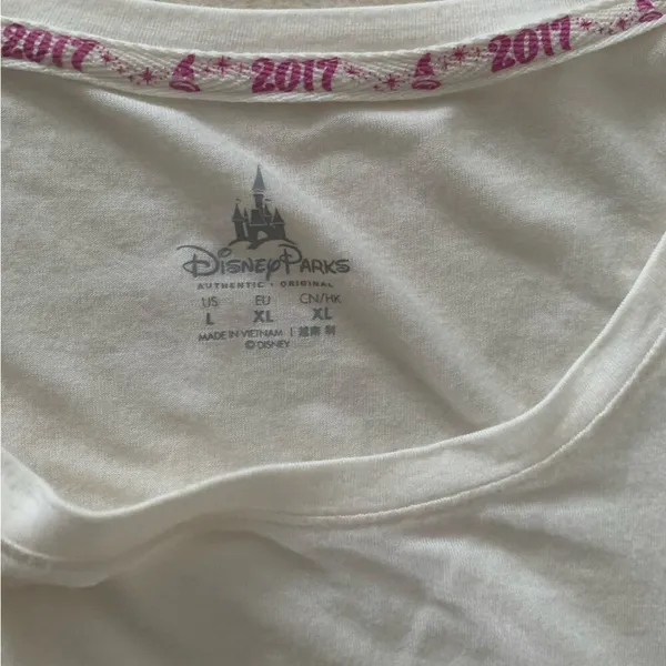 Walt disney world shirt womans large castle 2017 exclusive cream color - Image 3