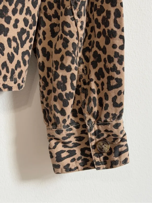 American Eagle Leopard Print Crop Denim Jacket Size Medium Cheetah Pockets - Image 5