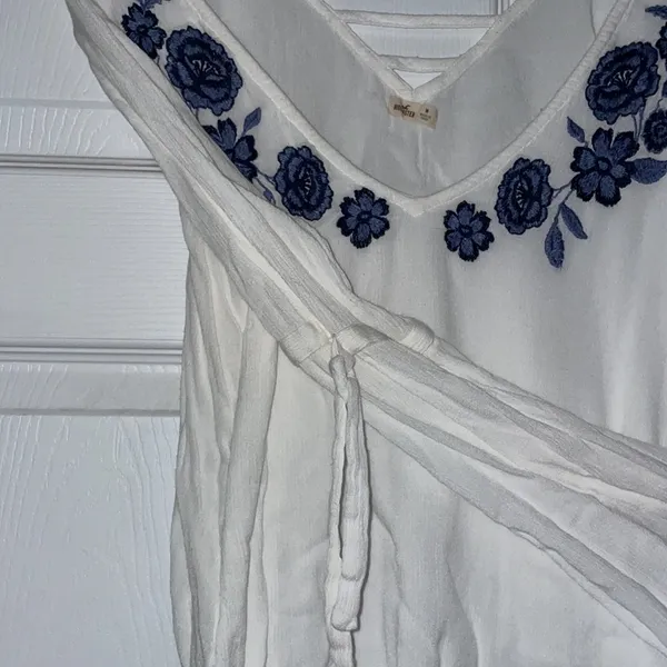 Women’s Hollister peasant top - Image 3