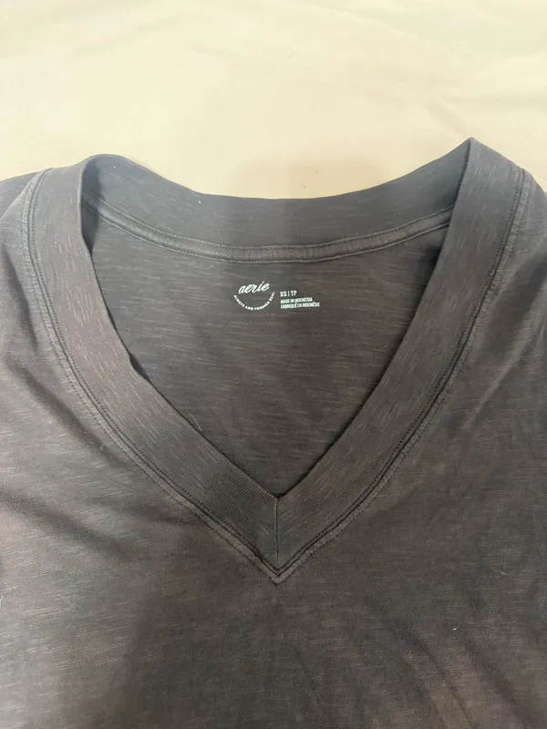 Aerie gray cropped v-neck tee in XS #vneck #cropped - Image 2