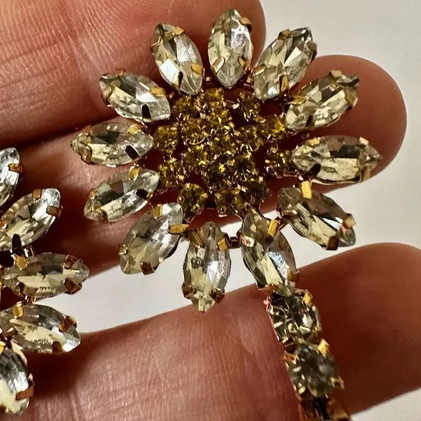 Betsey Johnson crystal daisy flower earrings - Image 4