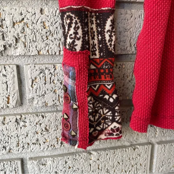 Free People Waffle Knit Henley Studded Cuff Red Long Sleeve Shirt Medium - Image 6