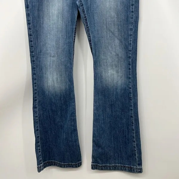 Cinch Lynden moderate rise medium wash jeans size 28 - Image 3