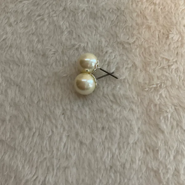 Faux Pearl post earrings Silver - Image 4