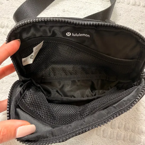 Lululemon Everywhere Belt Bag Black Adjustable Strap Crossbody Fanny Pack - Image 3