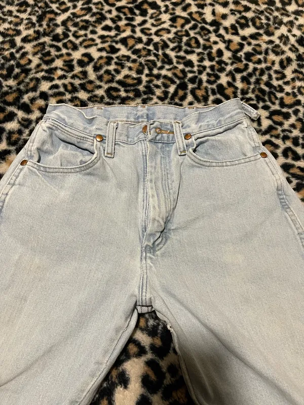 Light Wash Wrangler Jeans - Image 5