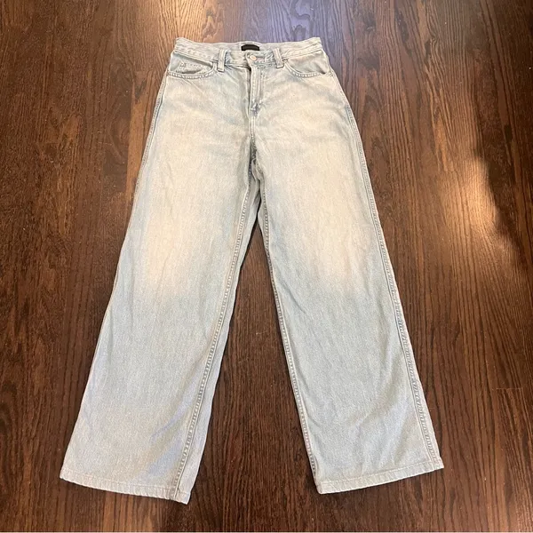Uniqlo Women's Light Blue Flare Jeans - Image 2