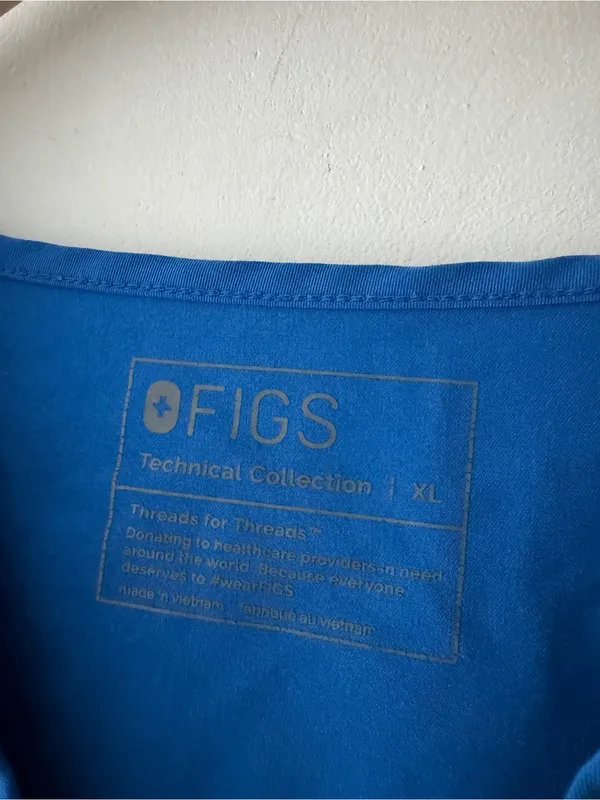 FIGS Casma Three Pocket Scrub Top Royal Blue - Image 7