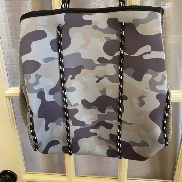 Neoprene Gray Camo Tote Bag With‎ Zipper Pouch - Image 3