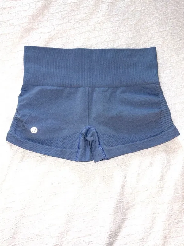 Like New Lululemon In The Flow 2" Shorts Lt Blue Seamless Yoga Pilates Gym 4 - Image 7