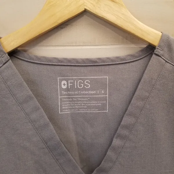{S} FIGS Technical Collection Casma Top - Image 7