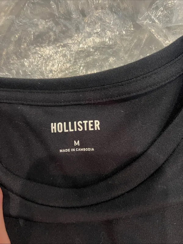 Hollister Black Short Sleeve Crewneck Tee size medium. - Image 5