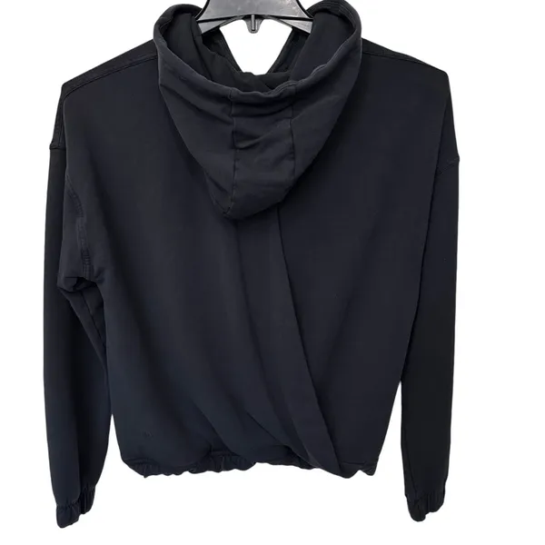 Womens Lululemon Black Hoodie size 8 Twisted And‎ Tucked Pullover - Image 6