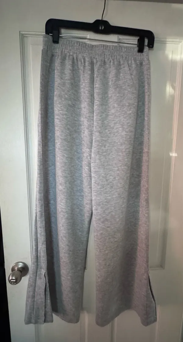 89th + Madison Heather Light Grey Wide Leg Lounge Sweatpants Medium - Image 5