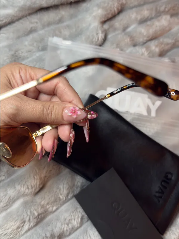 Quay “ Pit Stop” Sunglasses Brushed Gold Frame / Honey Lens - Image 11