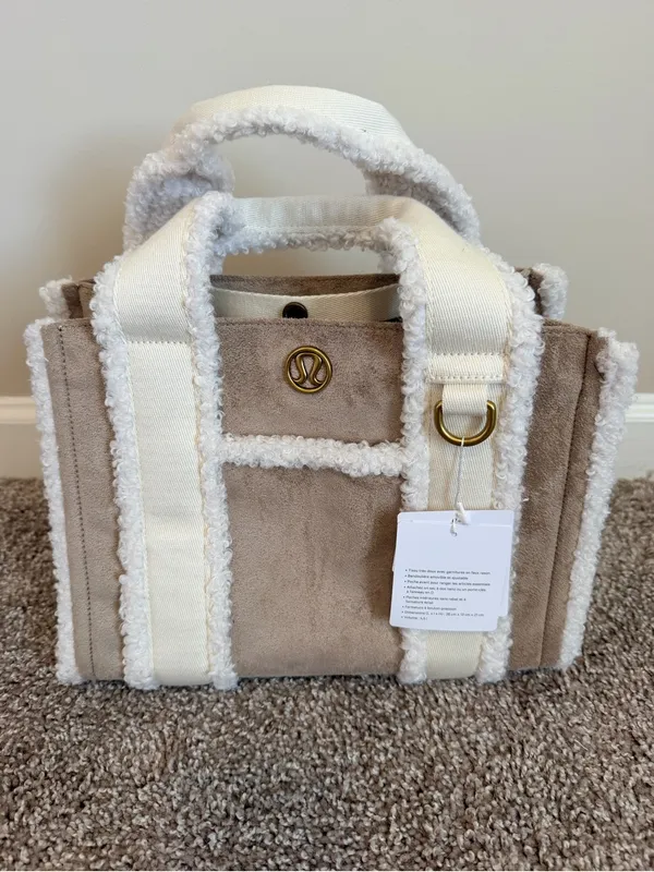NWT Lululemon Boxy Mini Tote Bag 4.5L *Faux Shearling Trims ivory - Image 4