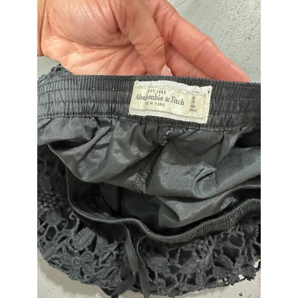 Abercrombie & Fitch Black Floral Crochet Lace Shorts Small - Image 2