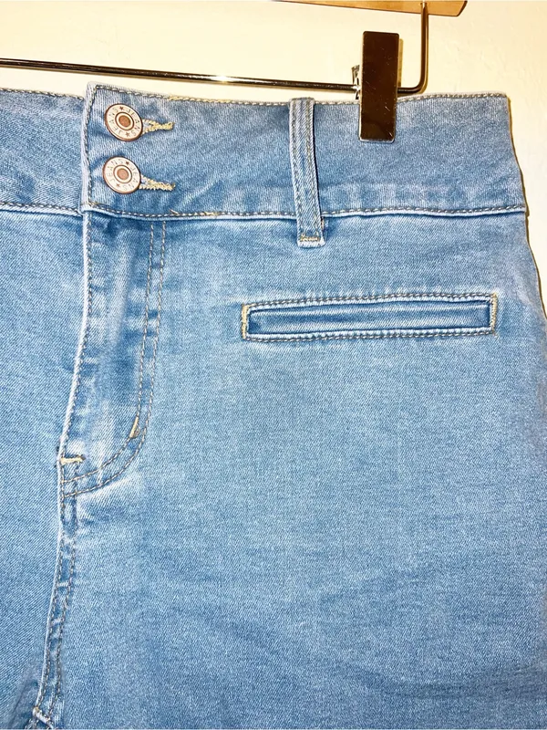 Sidereal Classic Women's Light Blue Double Button Jeans with Casual Straight Leg - Image 4