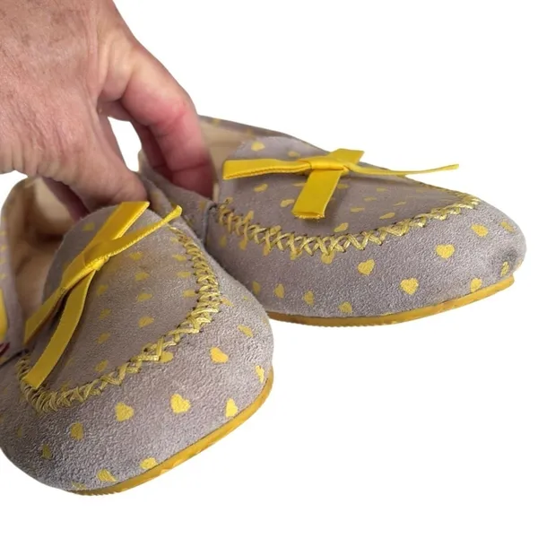 EUC UGG Leather Belle Heart Slippers Grey Yellow Hearts Size 7 - Image 7