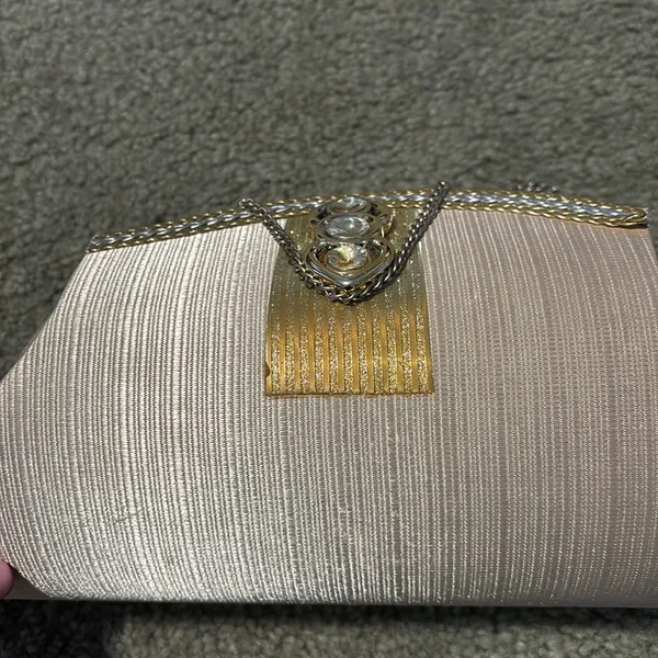 Vintage Cream Clutch with Gold magnetic closure chain strap evening bag - Image 9